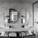 Plaza E De Russie - Relais & Chateaux Hotel