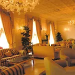 Plaza E De Russie - Relais & Chateaux Hotel 5*