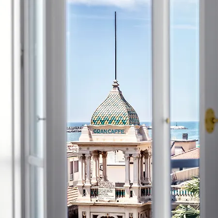 Готель Plaza E De Russie - Relais & Chateaux 5*