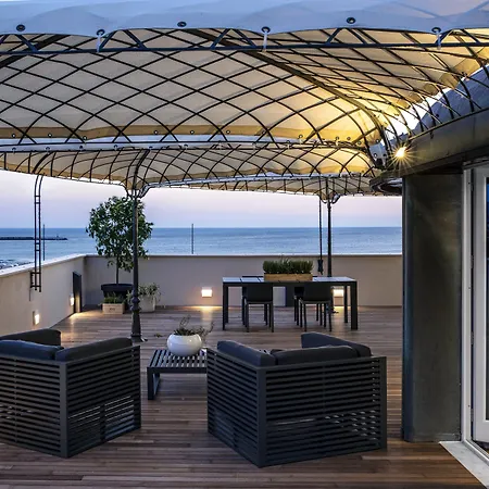 Otel Plaza E De Russie - Relais & Chateaux