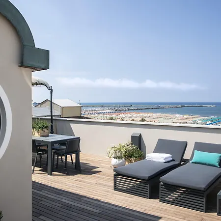 Plaza E De Russie - Relais & Chateaux Otel