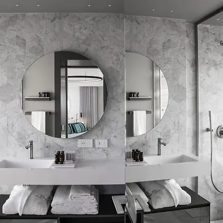 Plaza E De Russie - Relais & Chateaux فندق