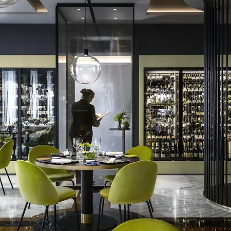 Отель Plaza E De Russie - Relais & Chateaux 5*