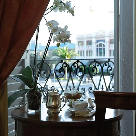 Plaza E De Russie - Relais&châteaux Hotel