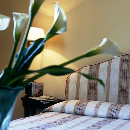 Plaza E De Russie - Relais & Chateaux Hotel 5*