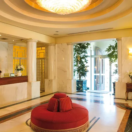 Plaza E De Russie - Relais & Chateaux Hotel 5*