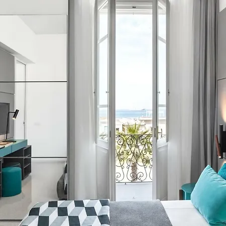 Hotel Plaza E De Russie - Relais&châteaux 5*