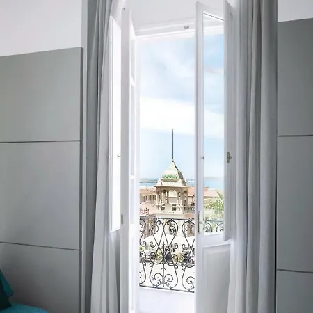 Plaza E De Russie - Relais & Chateaux Hotel