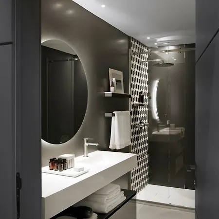 Plaza E De Russie - Relais & Chateaux Otel