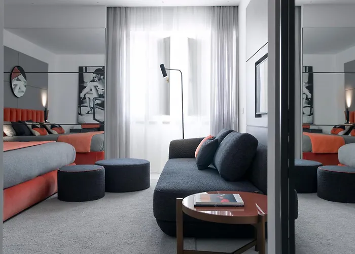 Hotel Plaza E De Russie - Relais & Chateaux 5*