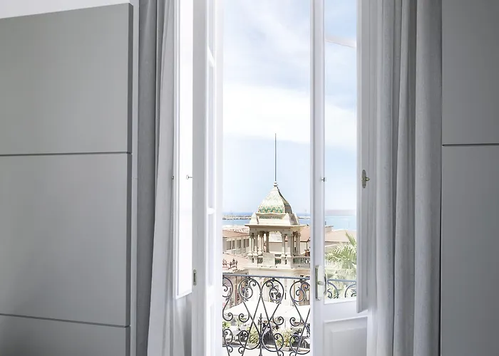 Plaza E De Russie - Relais & Chateaux