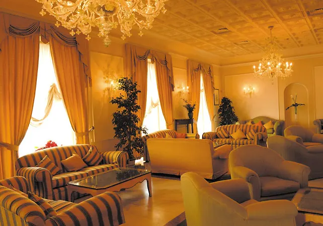 Plaza E De Russie - Relais & Chateaux Hotel 5*